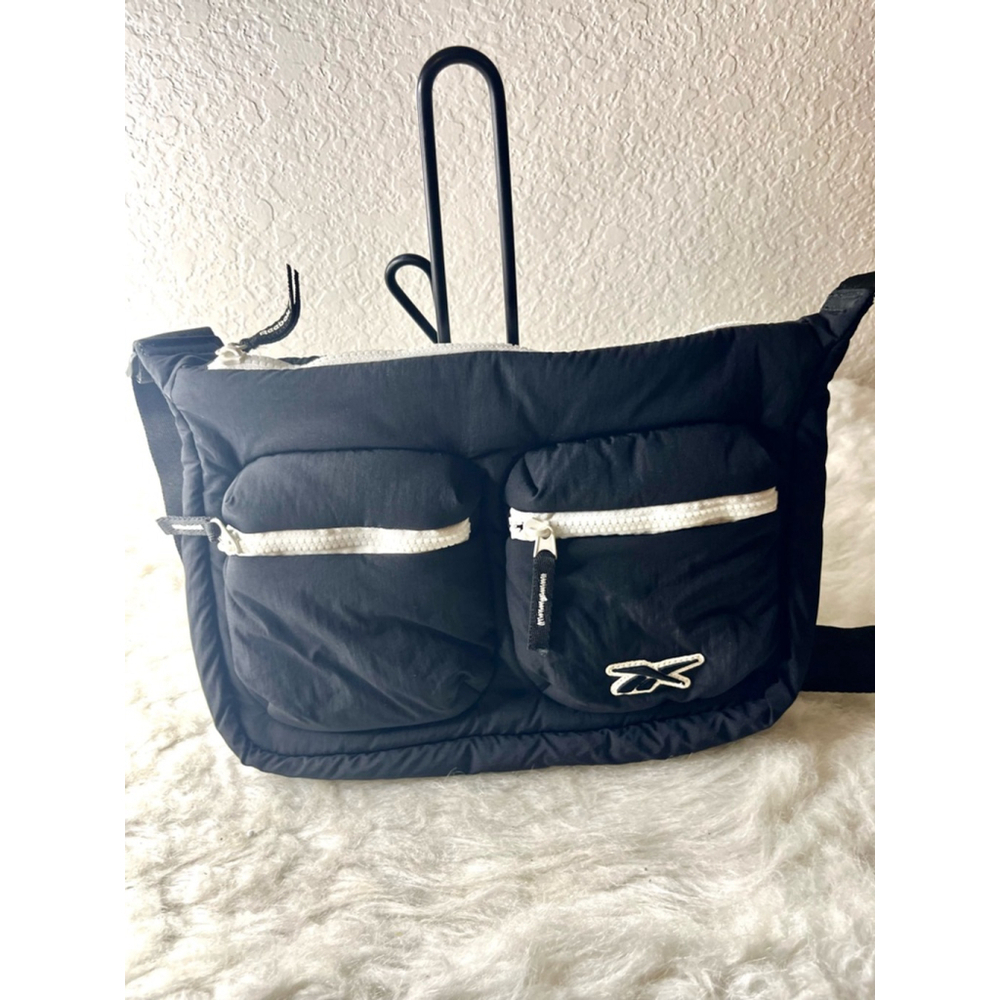 Reebok " Eve " Black and White Crossbody Bag Purse Small
